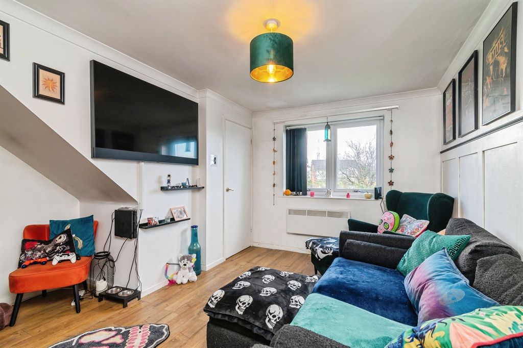 Property photo 3 of 17