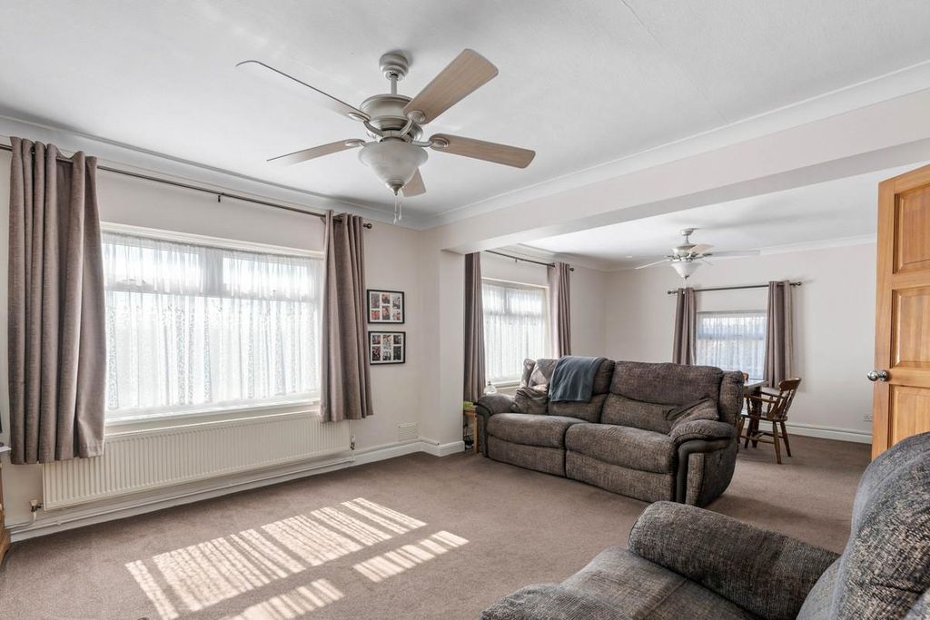 Property photo 3 of 31