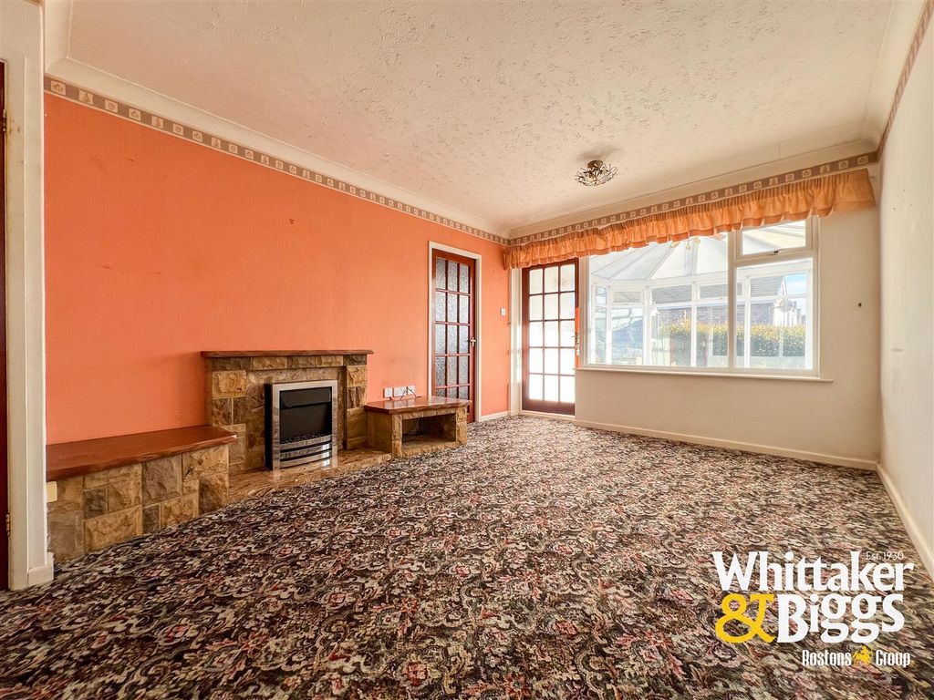 Property photo 3 of 15 Sitting Room