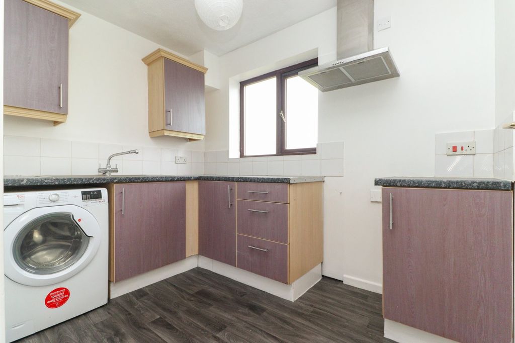 Property photo 3 of 8 Picture 3