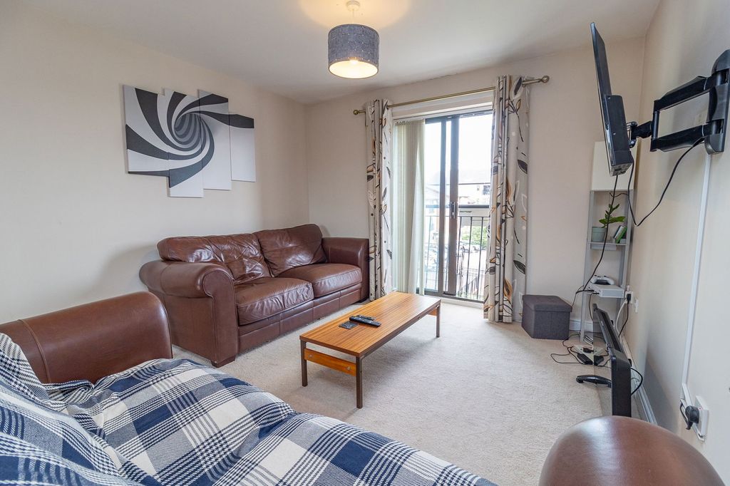 Property photo 3 of 27