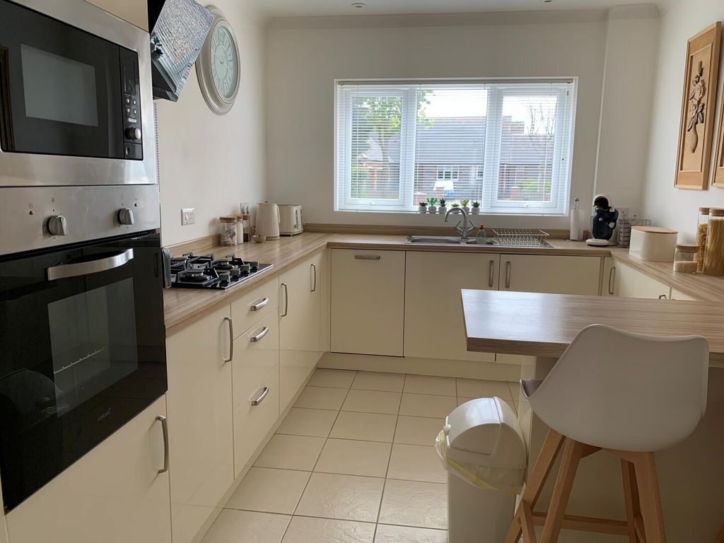 Property photo 3 of 23 Kitchen