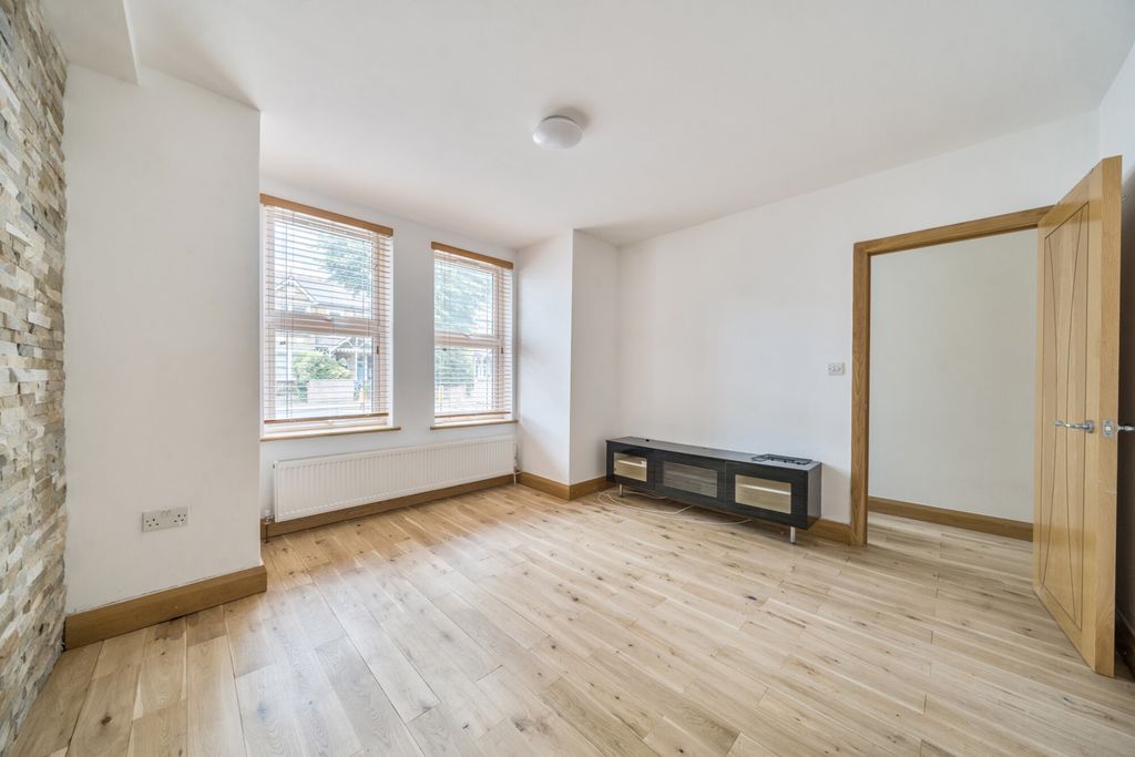 Property photo 3 of 16 1334637-15-68920E...