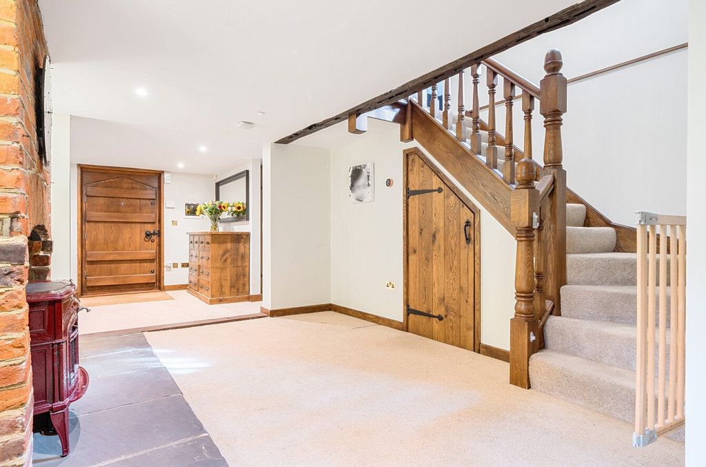 Property photo 2 of 34 Hall