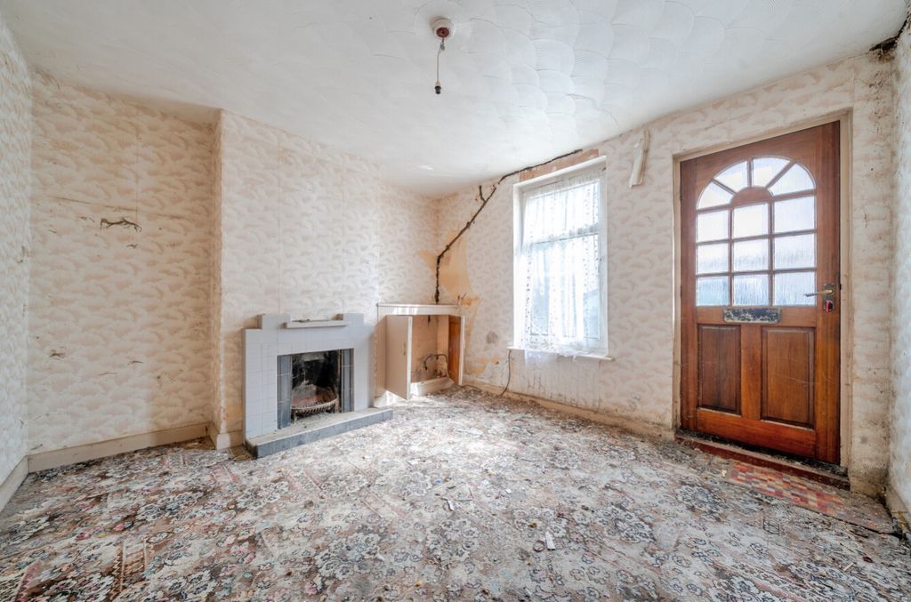 Property photo 2 of 12 1513875-3-1A04Cf016d2A7