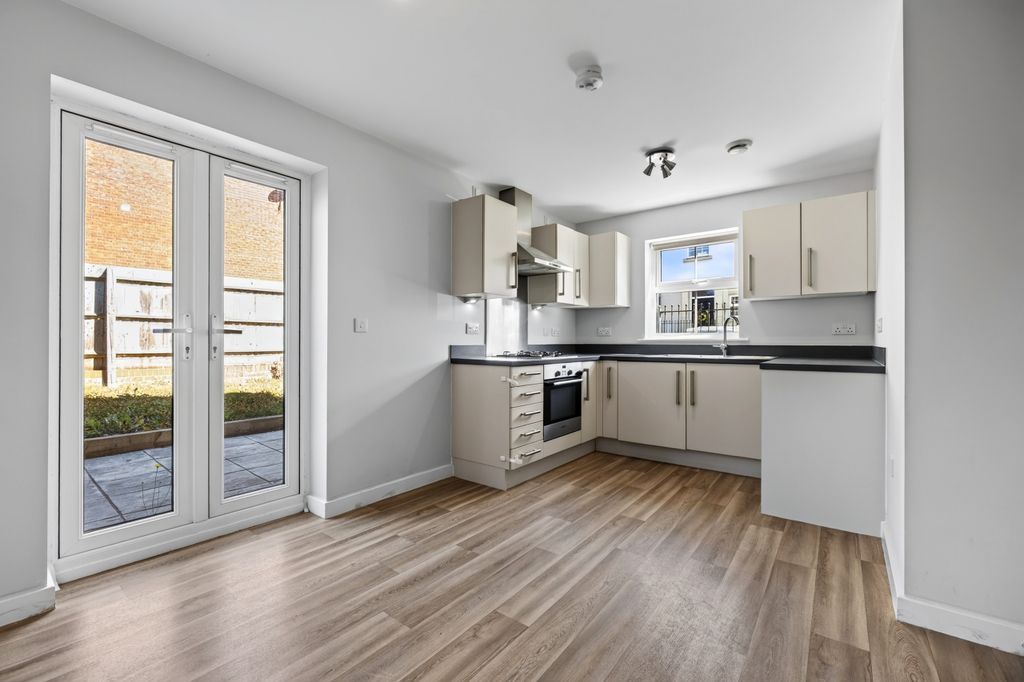 Property photo 3 of 16 Kitchen Dining Room