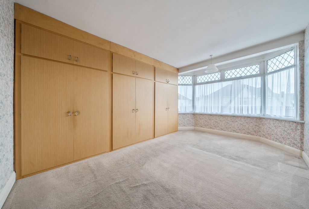 Property photo 3 of 21 1385642-15-692709...