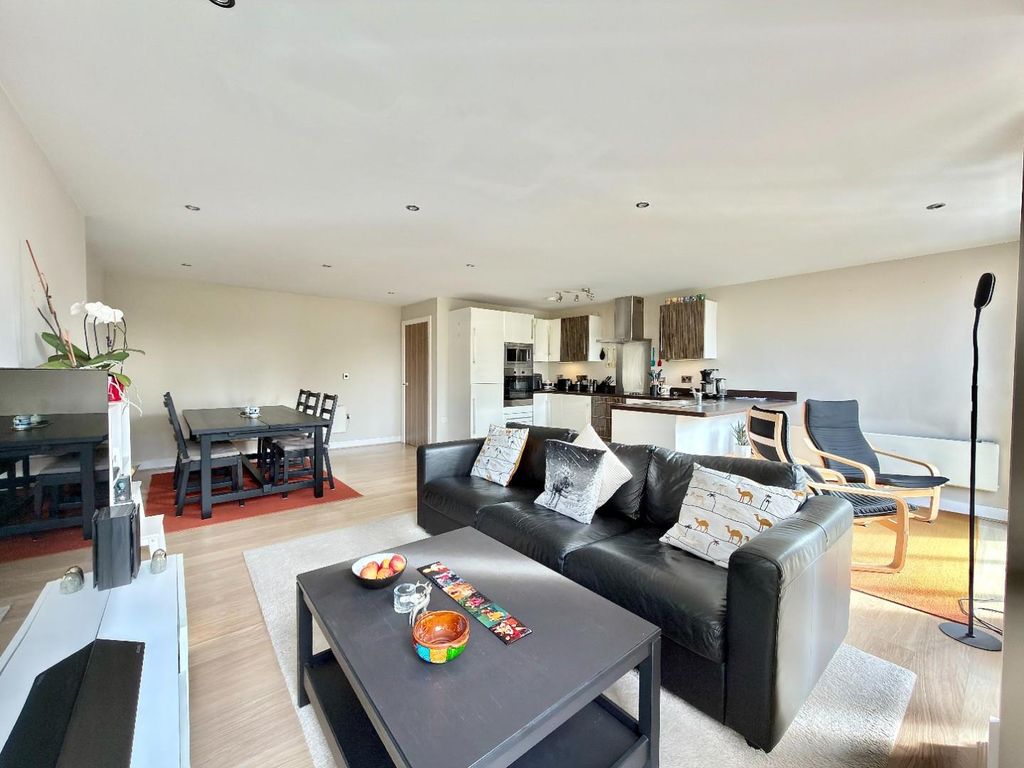 Property photo 2 of 35