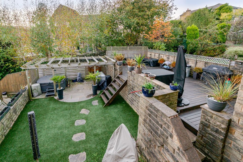 Property photo 3 of 42