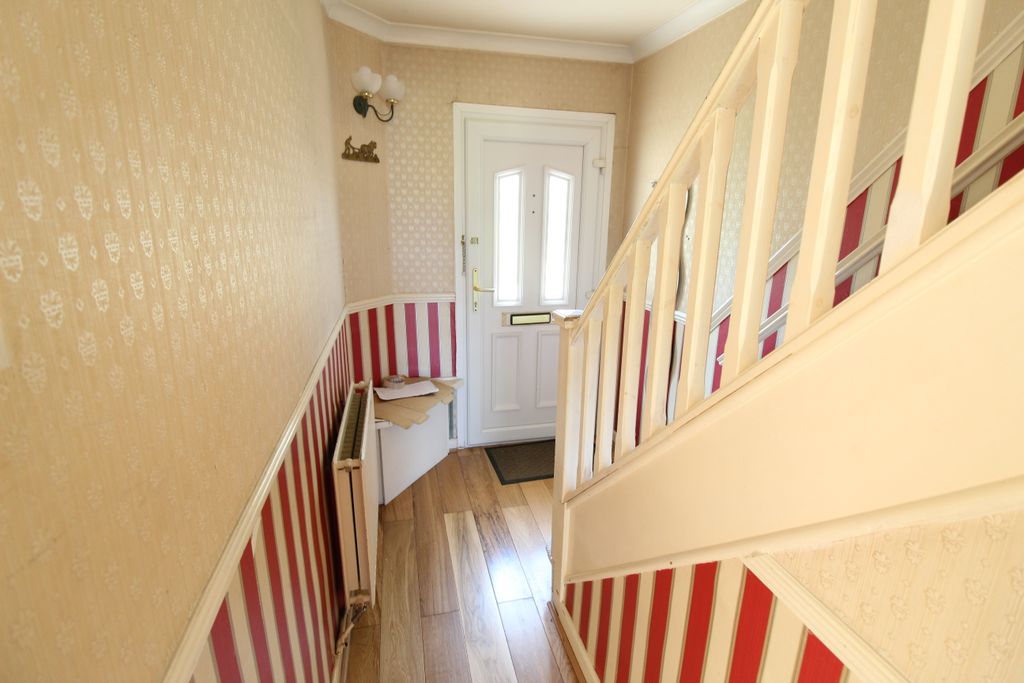 Property photo 2 of 21 Hallway