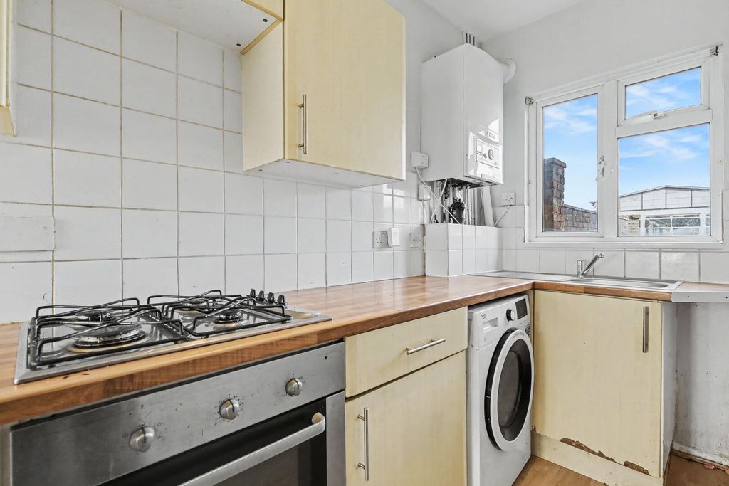 Property photo 2 of 19 Kitchen