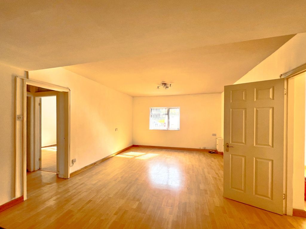 Additional image 7 of 2 bed flat to rentGround Floor 2 Bedroom Flat, Express House, Howsell Road WR14