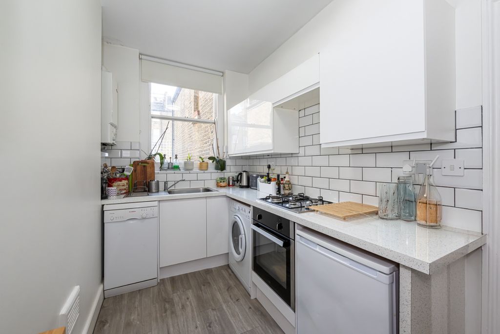 Property photo 3 of 14 4048796