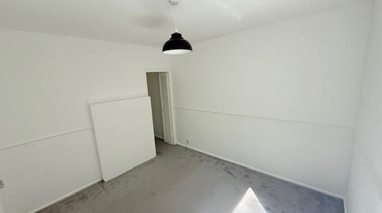 Property photo 3 of 9 Bedroom