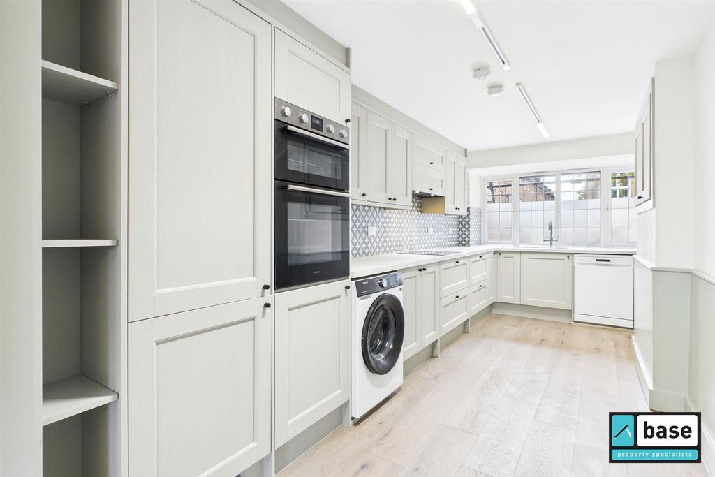 Property photo 1 of 20 Kitchen