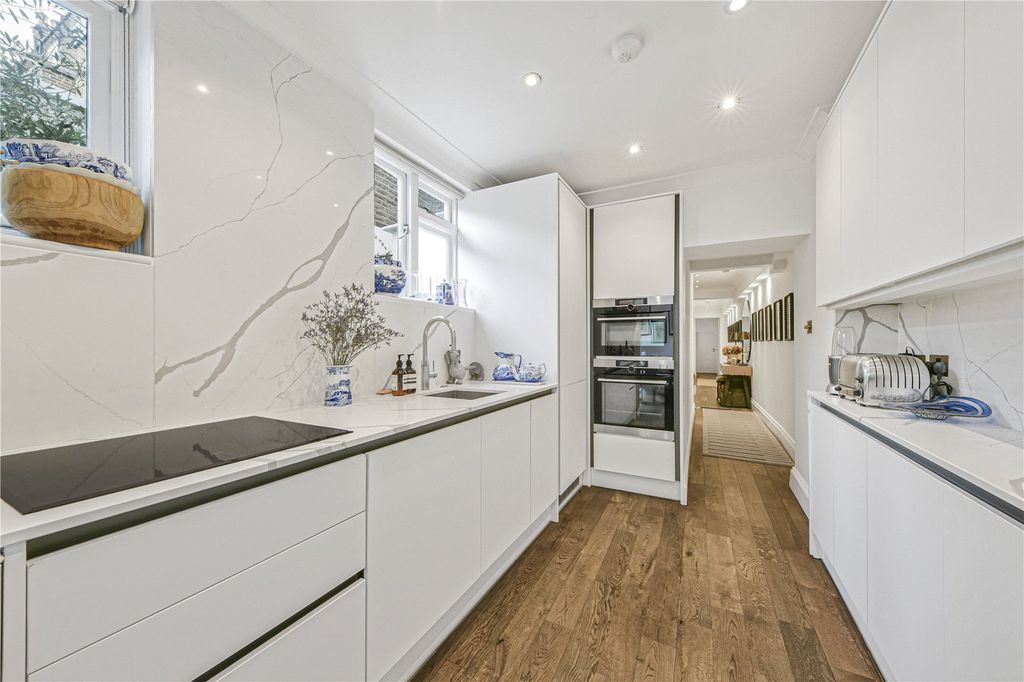 Property photo 2 of 11 Kitchen