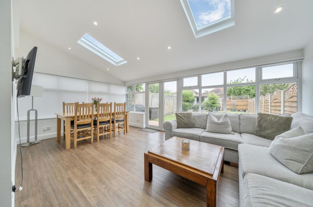 Property photo 3 of 18 Conservatory