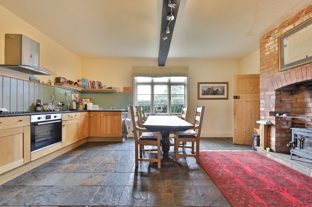 Property photo 2 of 7 2021124