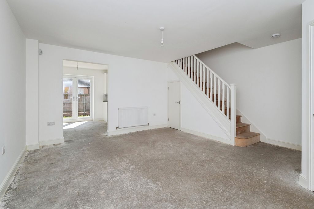 Property photo 3 of 17 Living Room