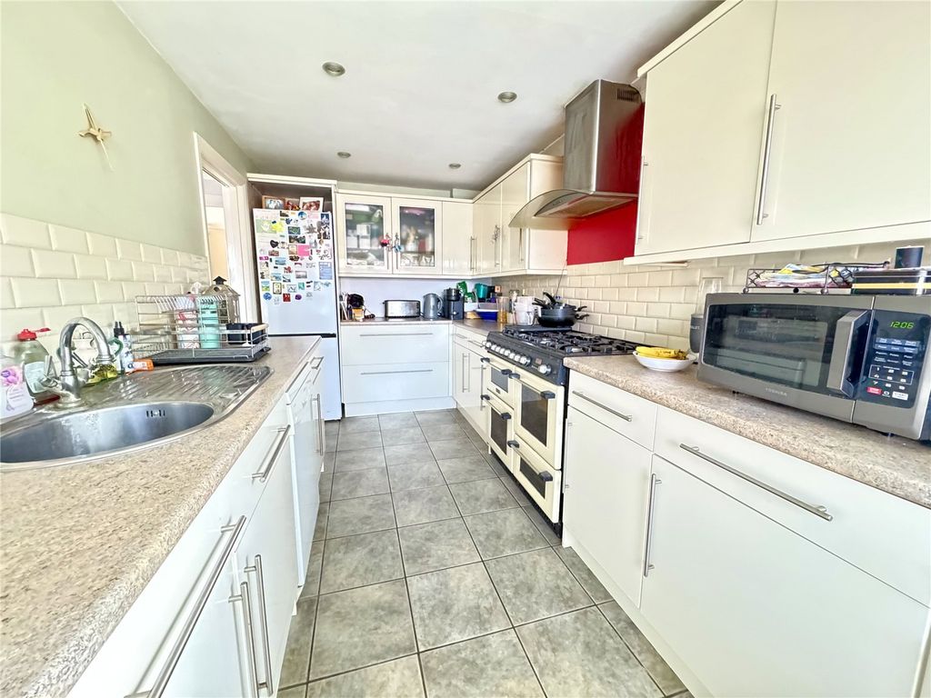 Property photo 2 of 16 Picture No. 11