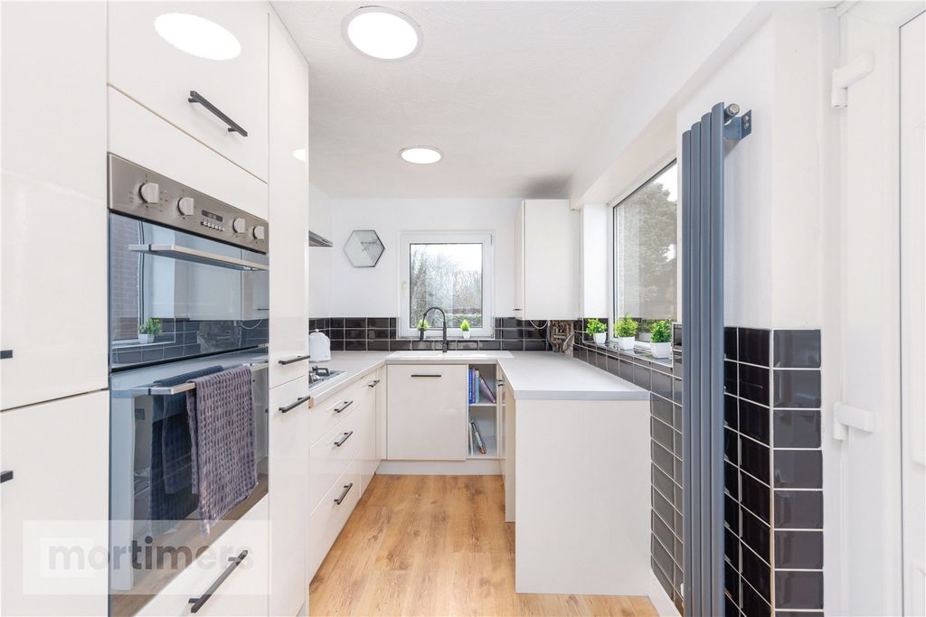 Property photo 2 of 19 Kitchen