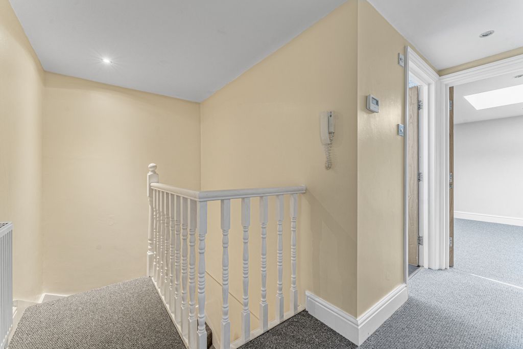 Property photo 2 of 8 Coningsby Road (15)