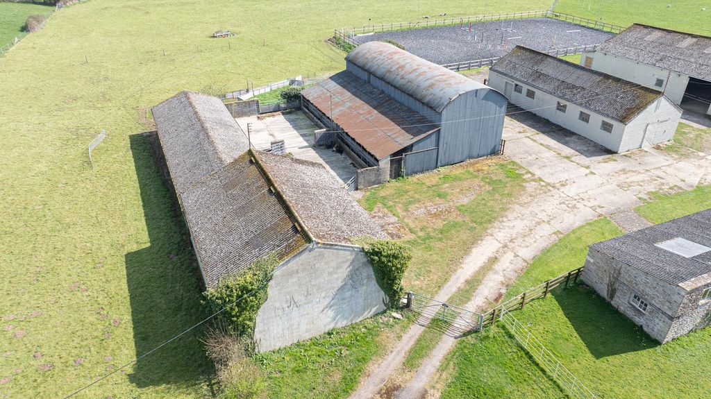 Property photo 3 of 19 Image