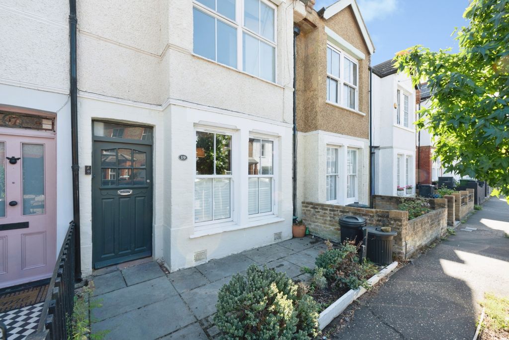 Property photo 1 of 20 Stunning Newly Refurbished Maisonette With Private Garden