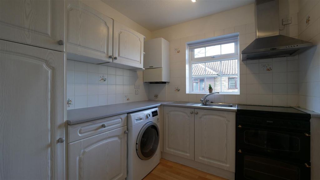 Property photo 3 of 6 Kitchen