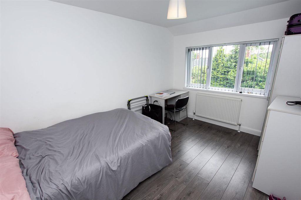 Property photo 3 of 8 Bedroom