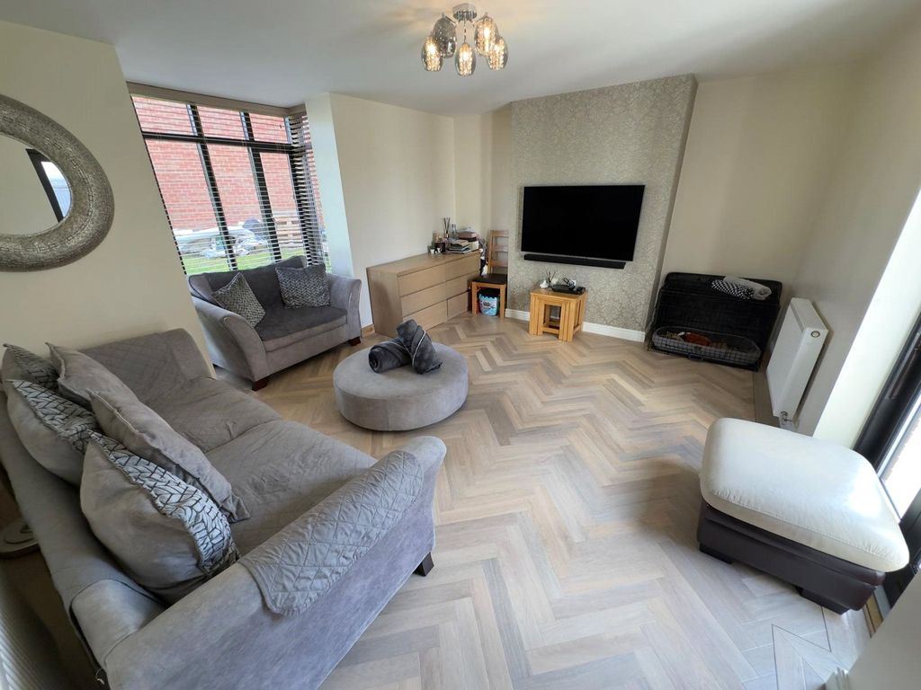 Property photo 2 of 17 Picture No. 33