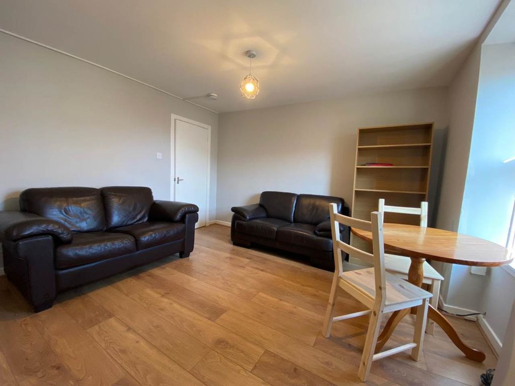 Property photo 2 of 6 Lounge