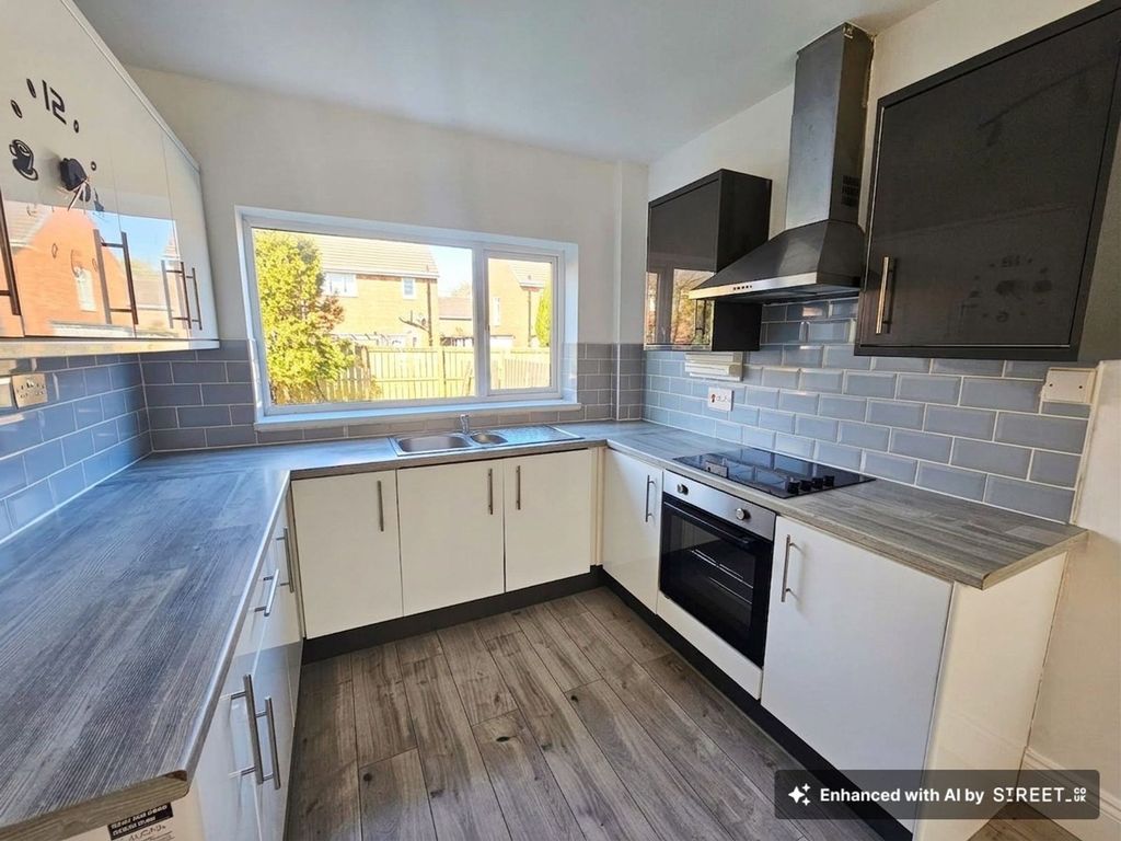 Property photo 3 of 9 Kitchen