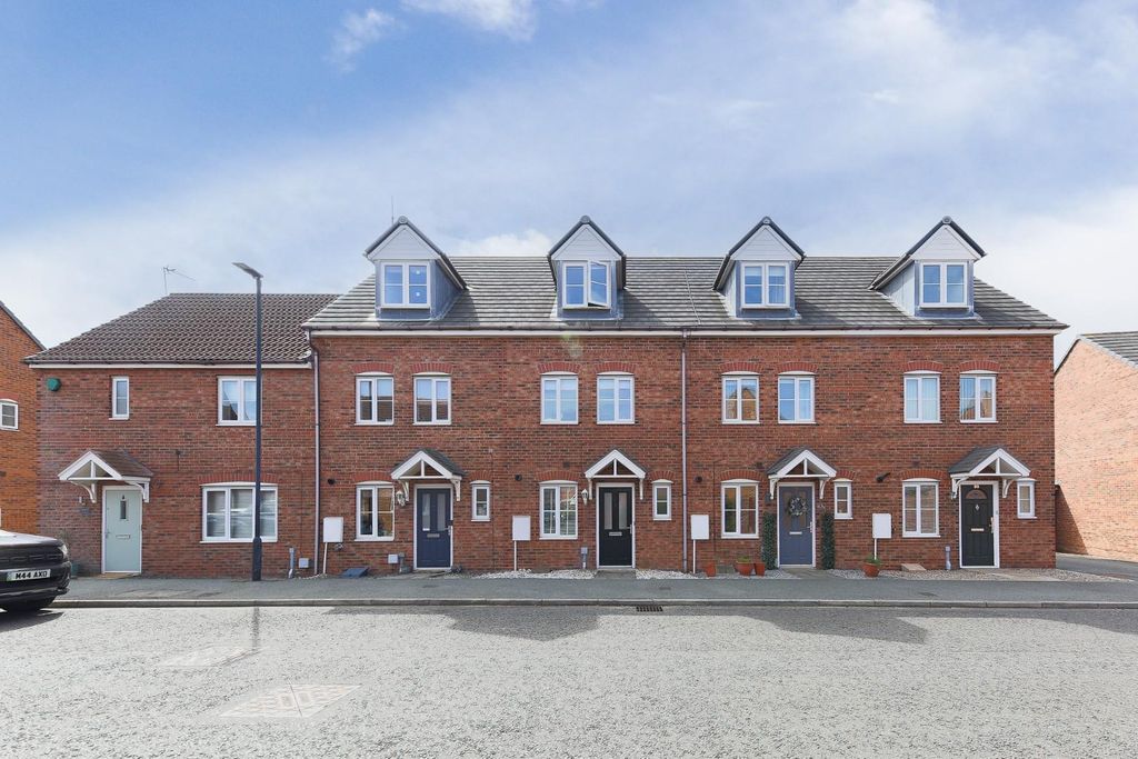 Property photo 1 of 15 Front