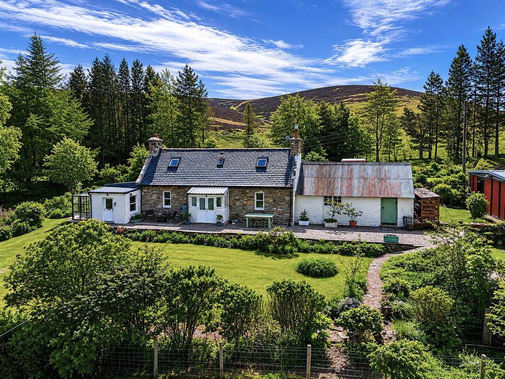 Property photo 1 of 30 Carnside, Gallowhill
