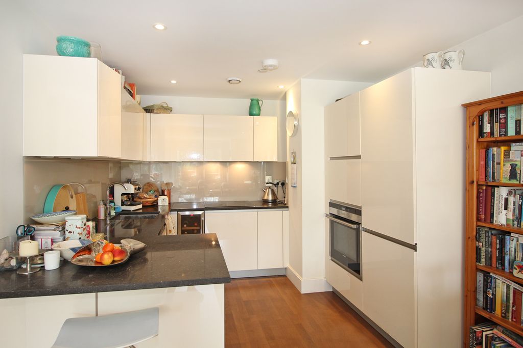 Property photo 3 of 14 24 Admiralty Building