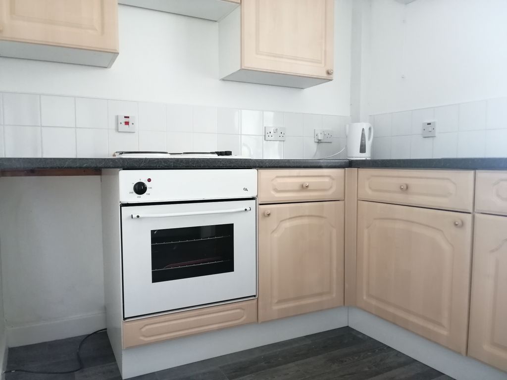 Property photo 2 of 11 Kitchen