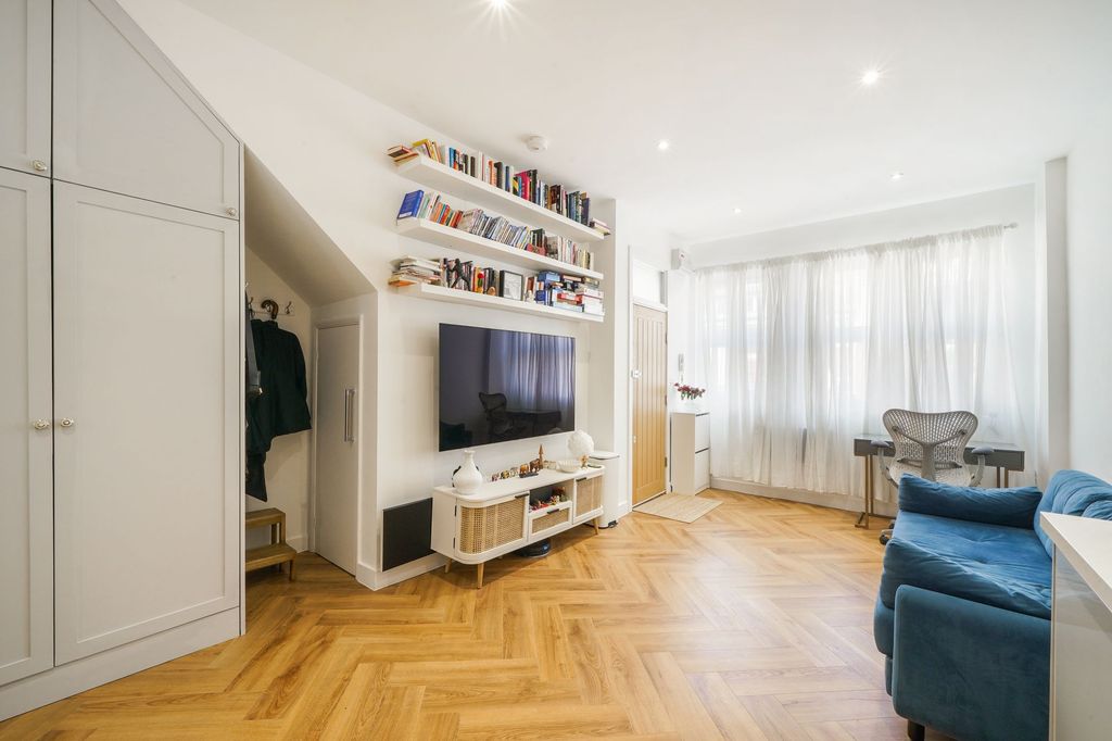 Property photo 3 of 10