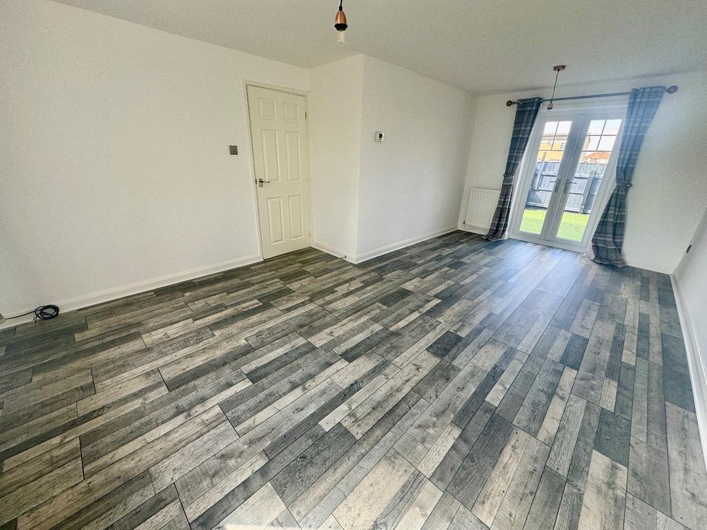 Property photo 3 of 14 Lounge