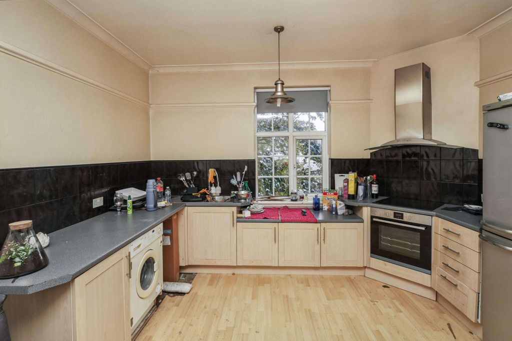 Property photo 3 of 13 Flat 16 Astra Court East, Astra Close, Hornchurch, Essex, Rm12 5Nj