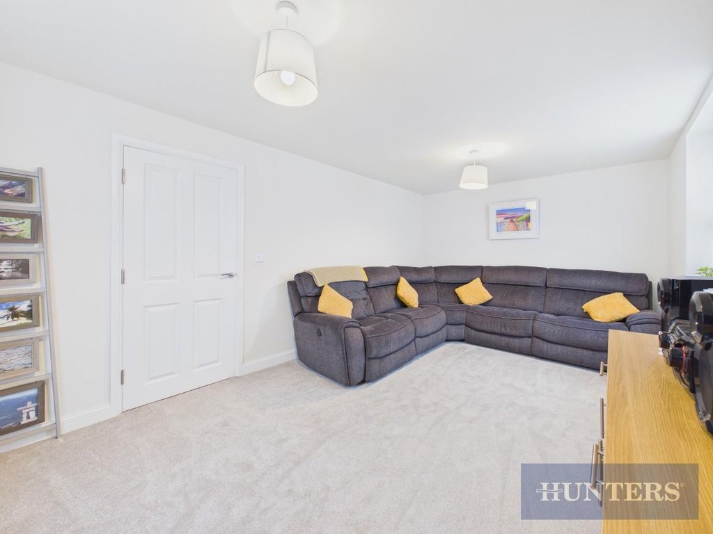 Property photo 3 of 21 Cam05316G0-Pr0340-Still014.Jpg