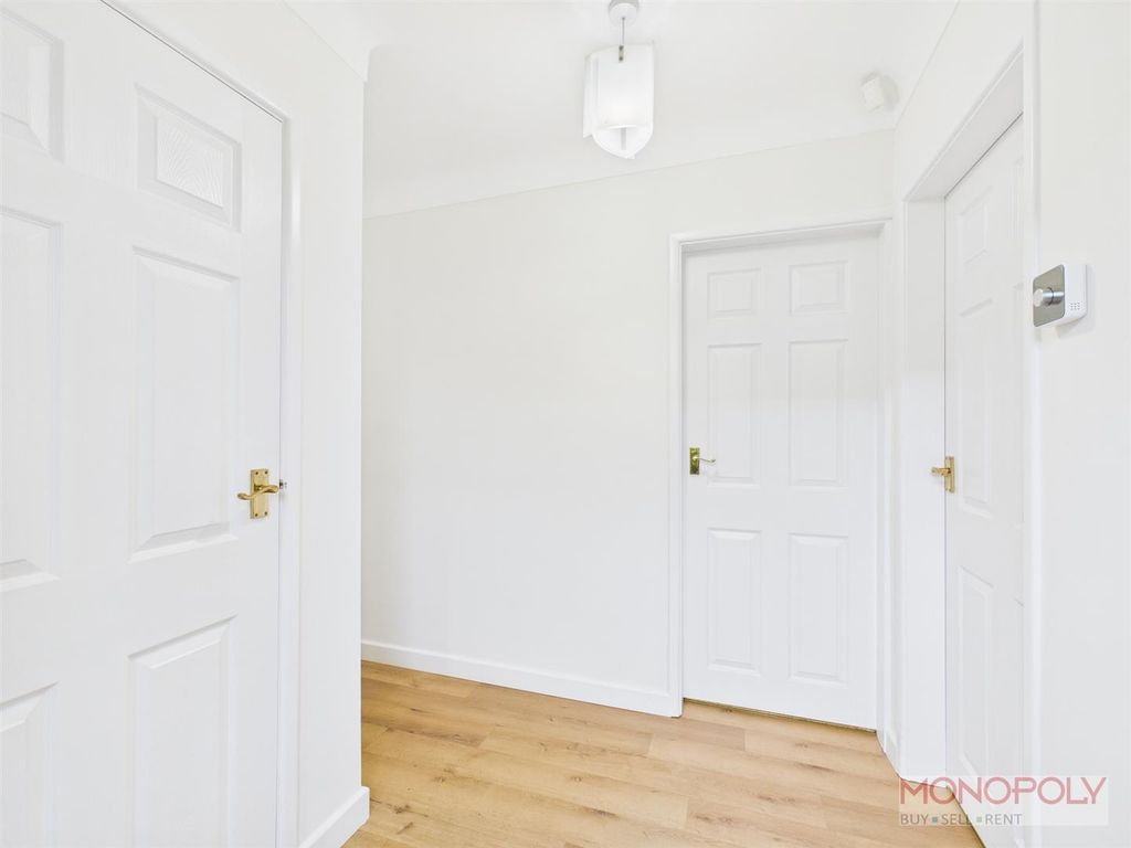 Property photo 2 of 24 Cam04439G0-Pr0255-Still006.Jpg