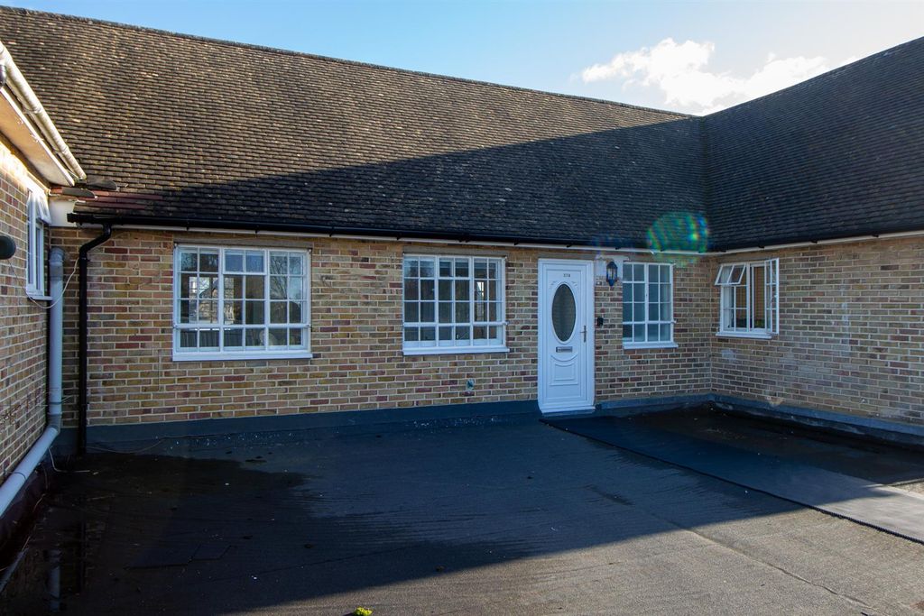 Property photo 1 of 9 37A High St - Front.Jpg