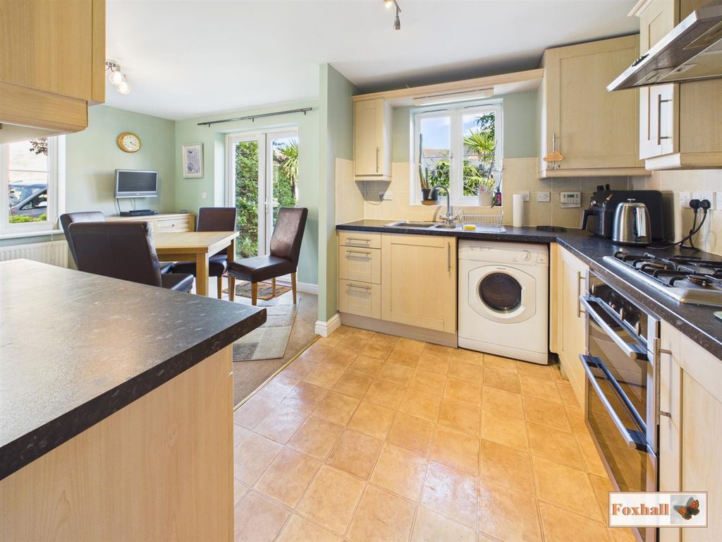 Property photo 2 of 27 Kitchen / Dining Areas