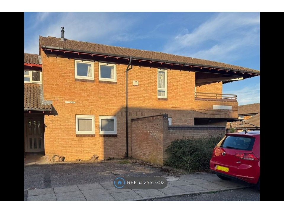 Property photo 1 of 13 Front Showing Parking Bay