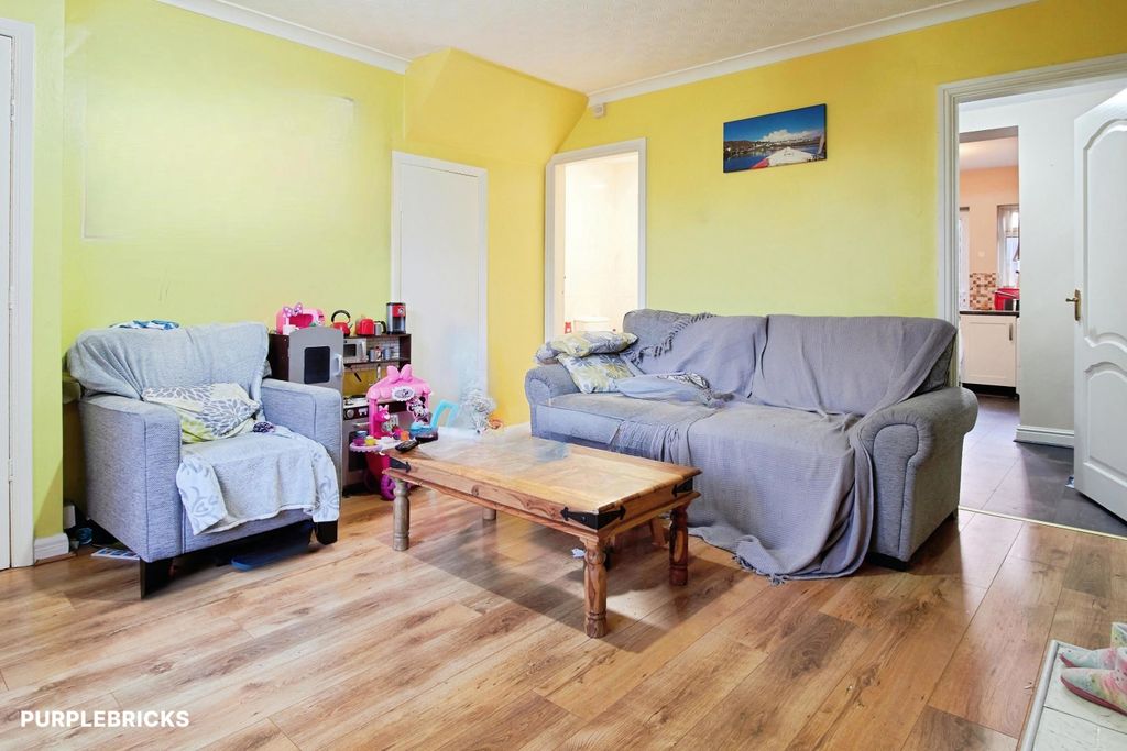 Property photo 3 of 17
