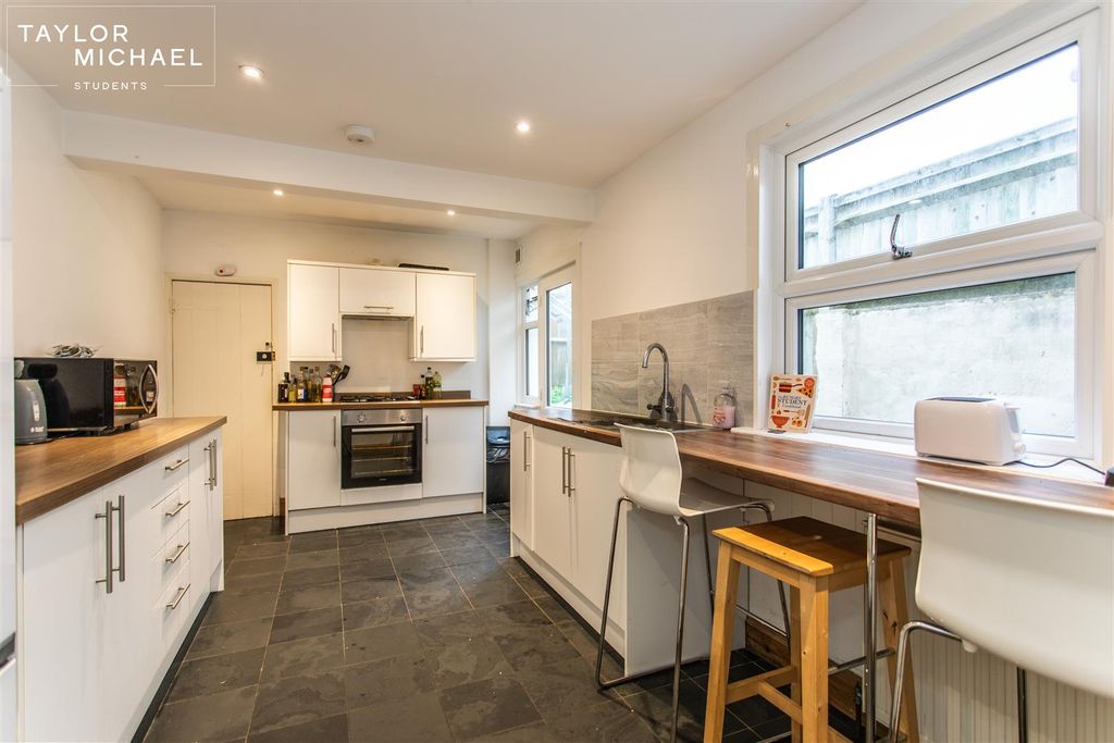 Property photo 2 of 16 Kitchen