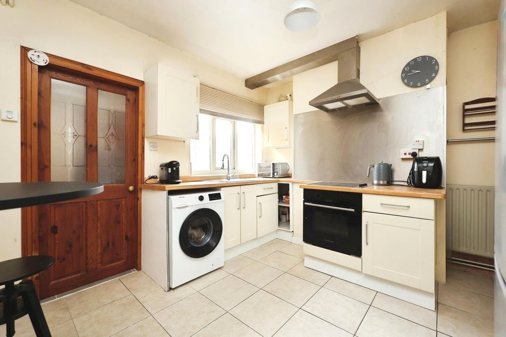 Property photo 2 of 12 5564192