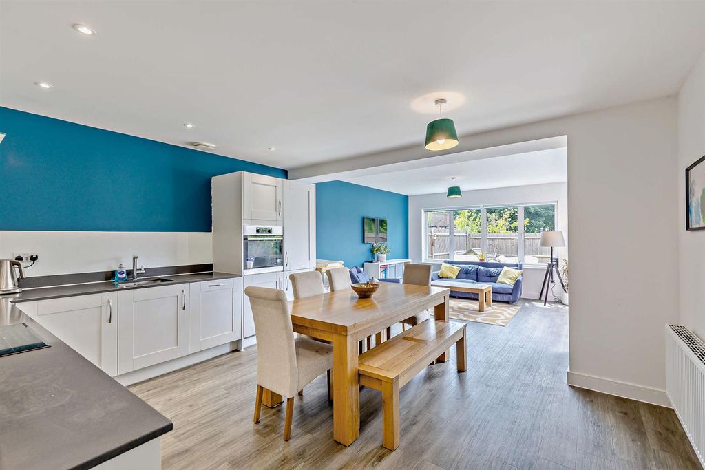 Property photo 3 of 20 8653899-Interior17-800.Jpg