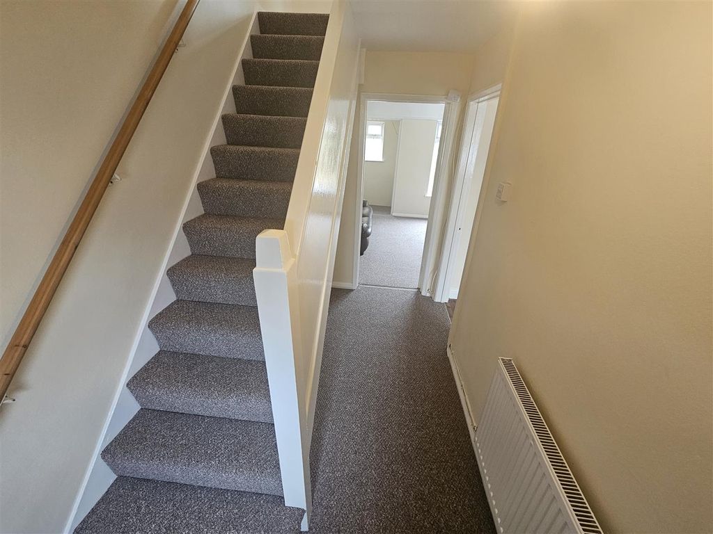 Property photo 2 of 17 Entrance Hall